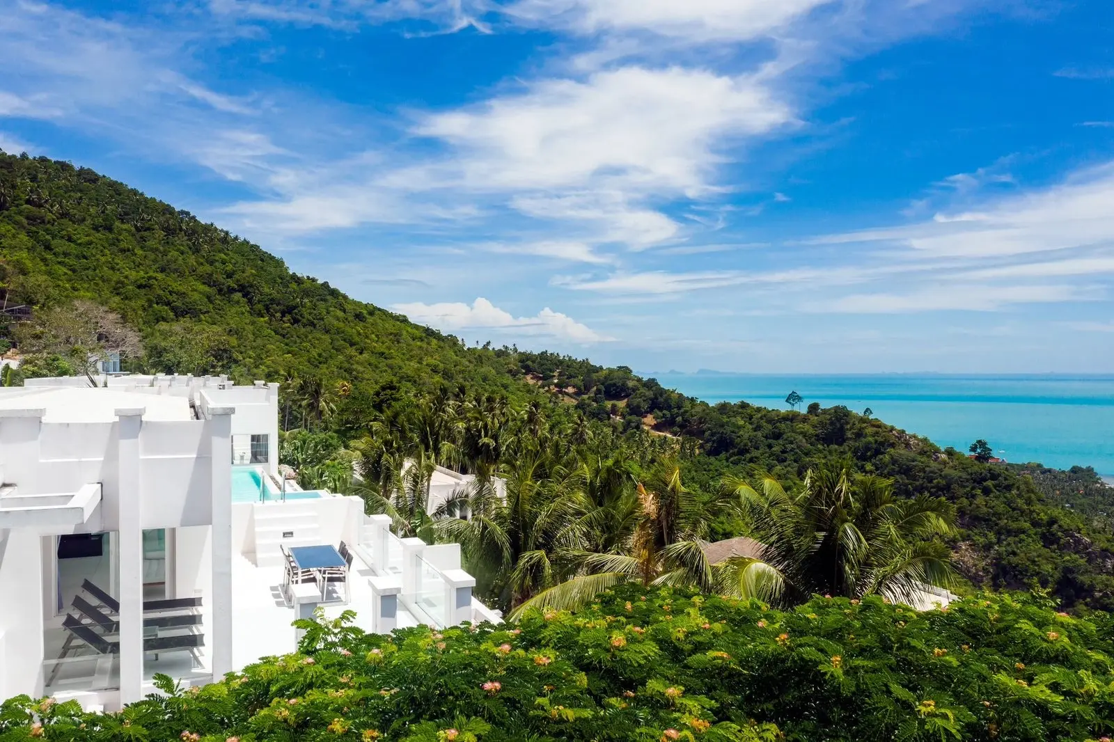 Découvrez un Luxe Inégalé : Villa Impériale de 3 Chambres avec Vue sur Mer à Louer à Bang Por LOUER