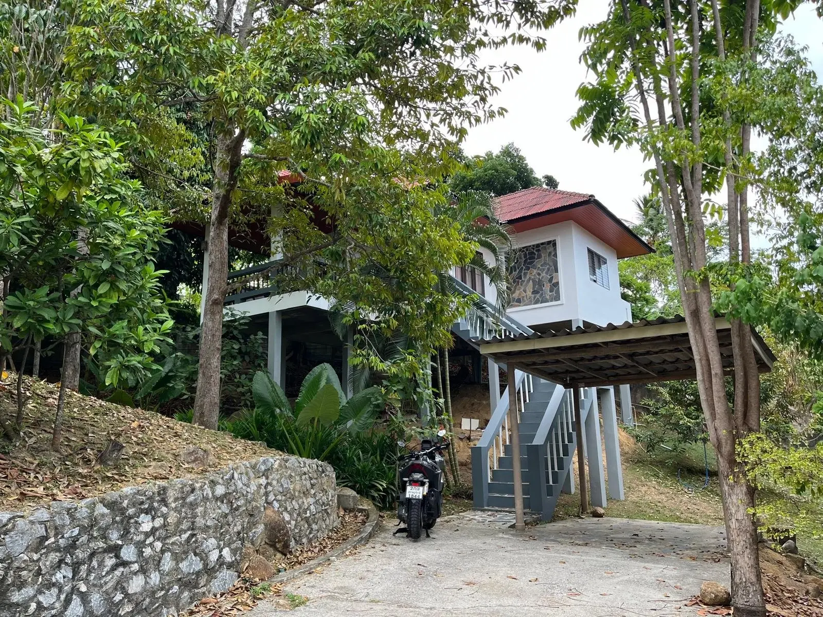 Charme côtier de 2-3 chambres : Votre maison de rêve à Hua Thanon