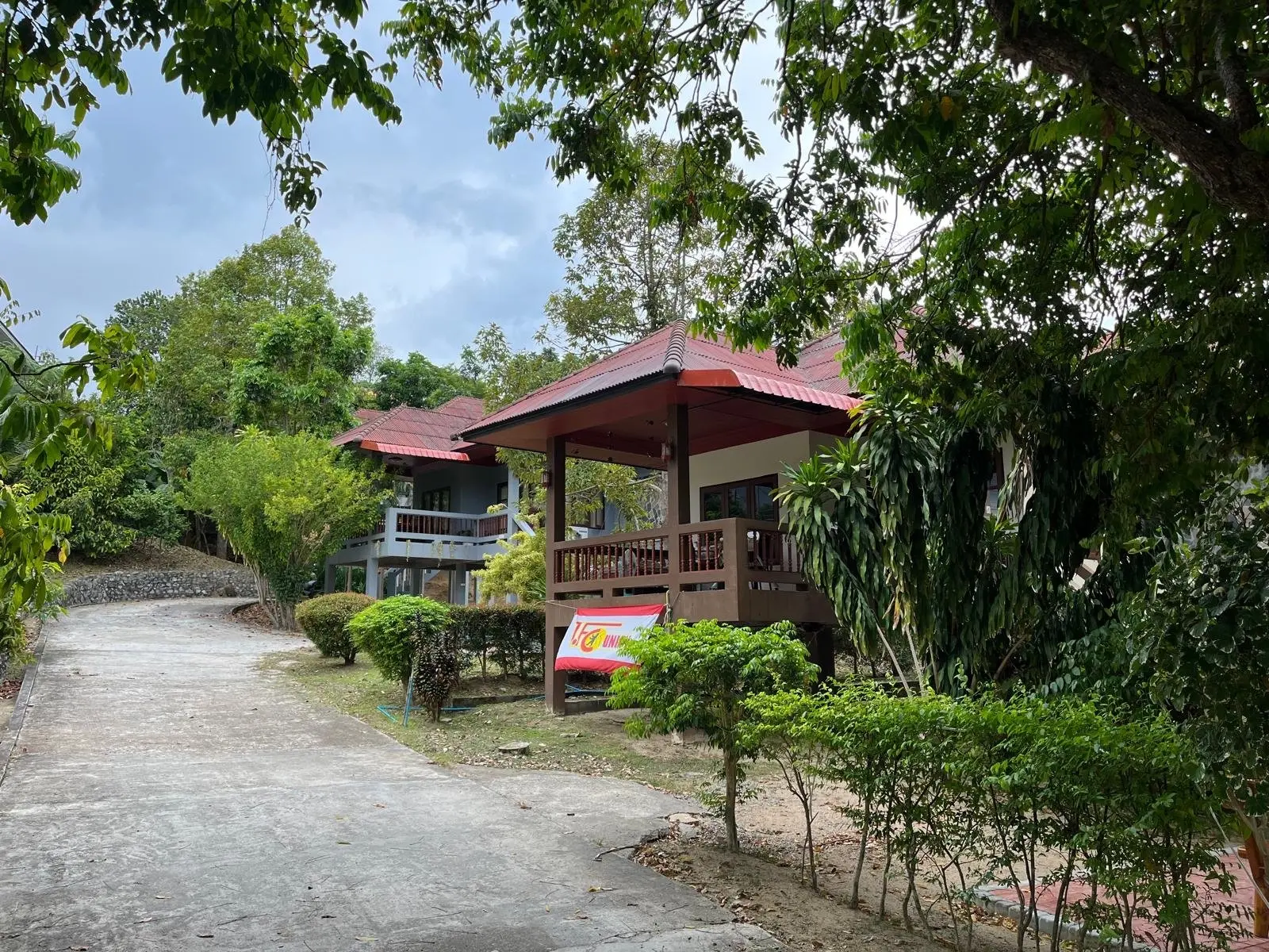 Charme côtier de 2-3 chambres : Votre maison de rêve à Hua Thanon