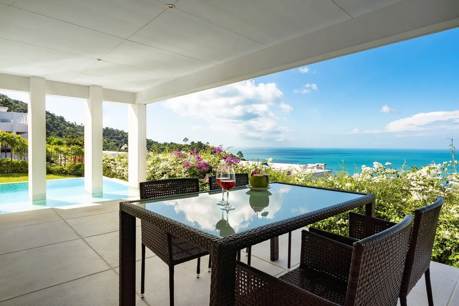 Superbe suite-jardin de 2 chambres avec vue imprenable sur la mer LOCATION