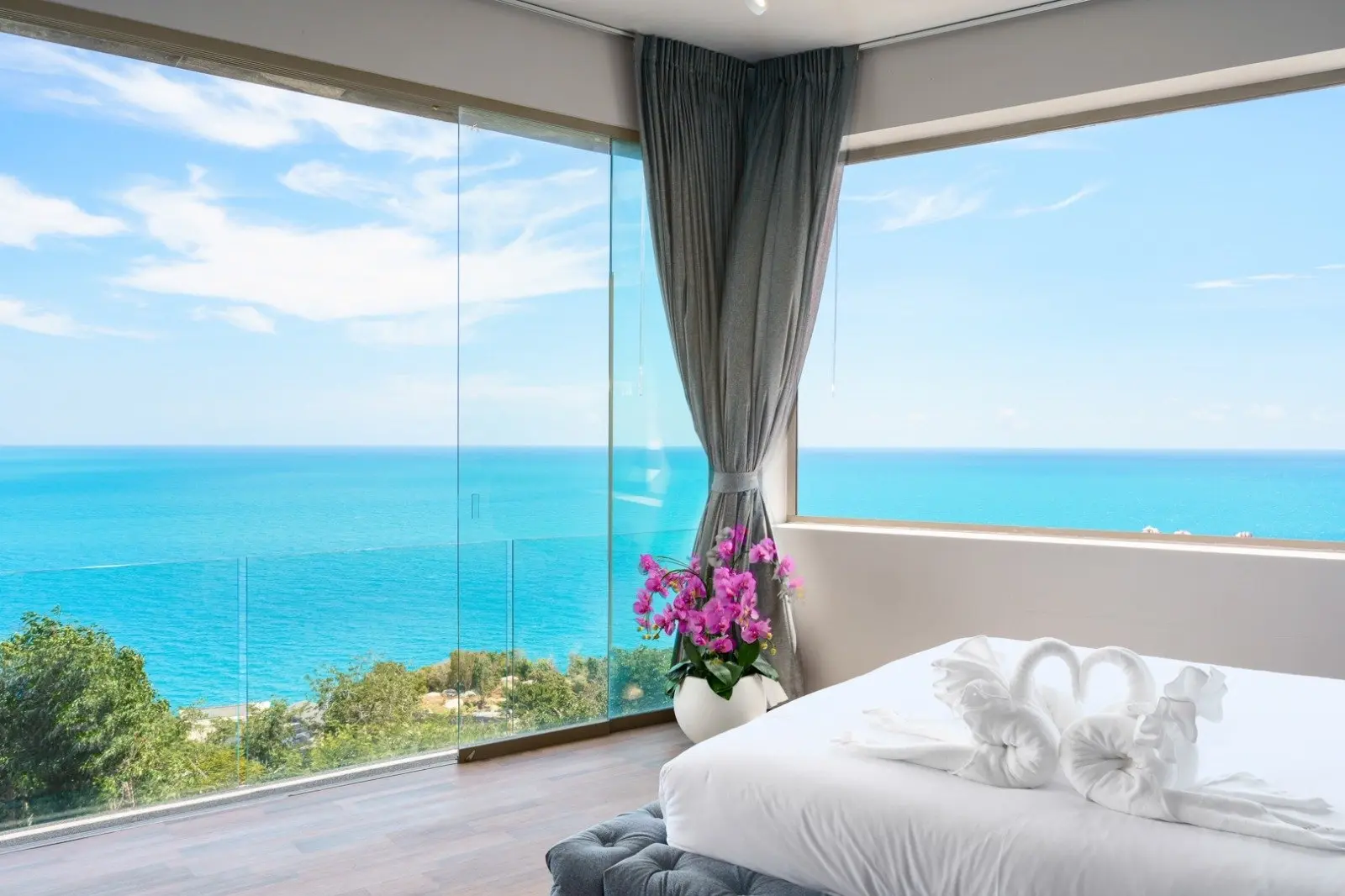 "5-Bedroom Seaside Villa in Chaweng Noi, Koh Samui, Offering Mesmerizing Sea Views" Freehold