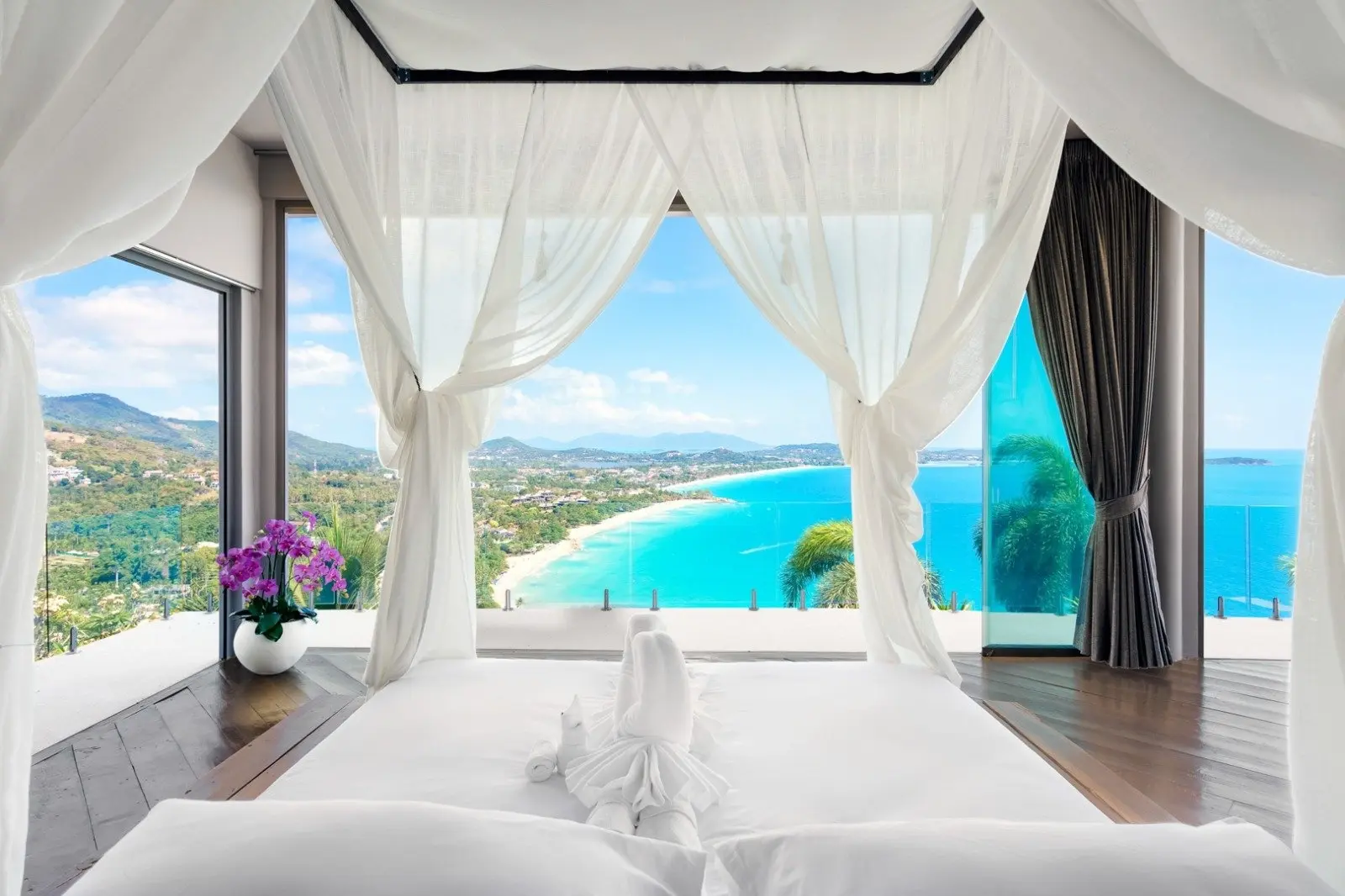 "5-Bedroom Seaside Villa in Chaweng Noi, Koh Samui, Offering Mesmerizing Sea Views" Freehold