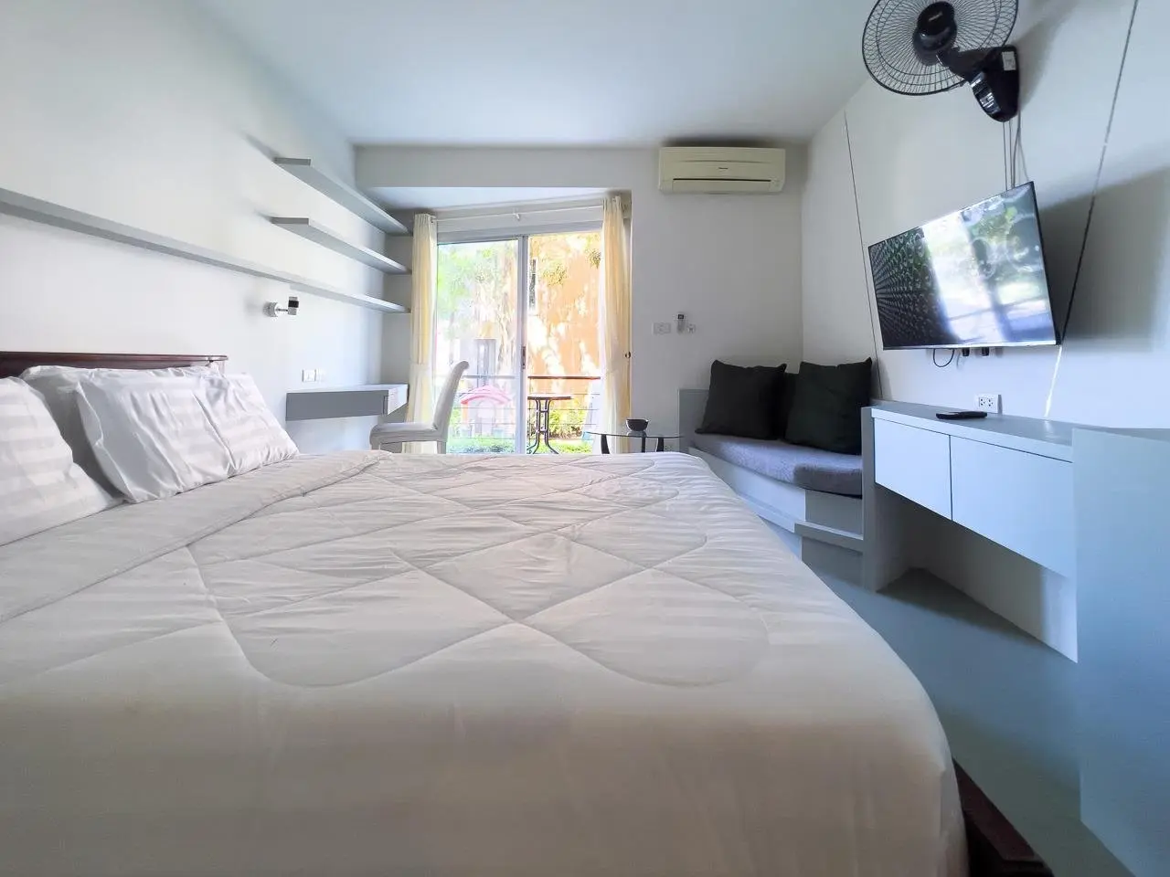 "Condo: Luxe 26sqm Poolside Bangrak in Koh Samui