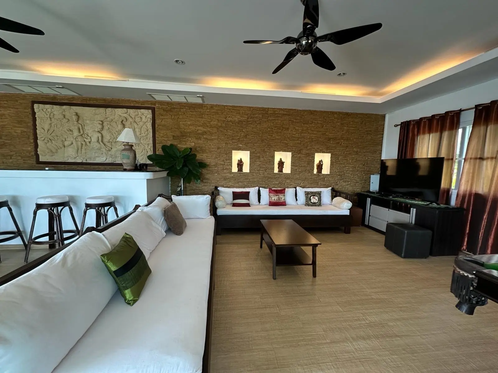 4 Bedroom SEA VIEW Villa in Chaweng Noi for "RENT"