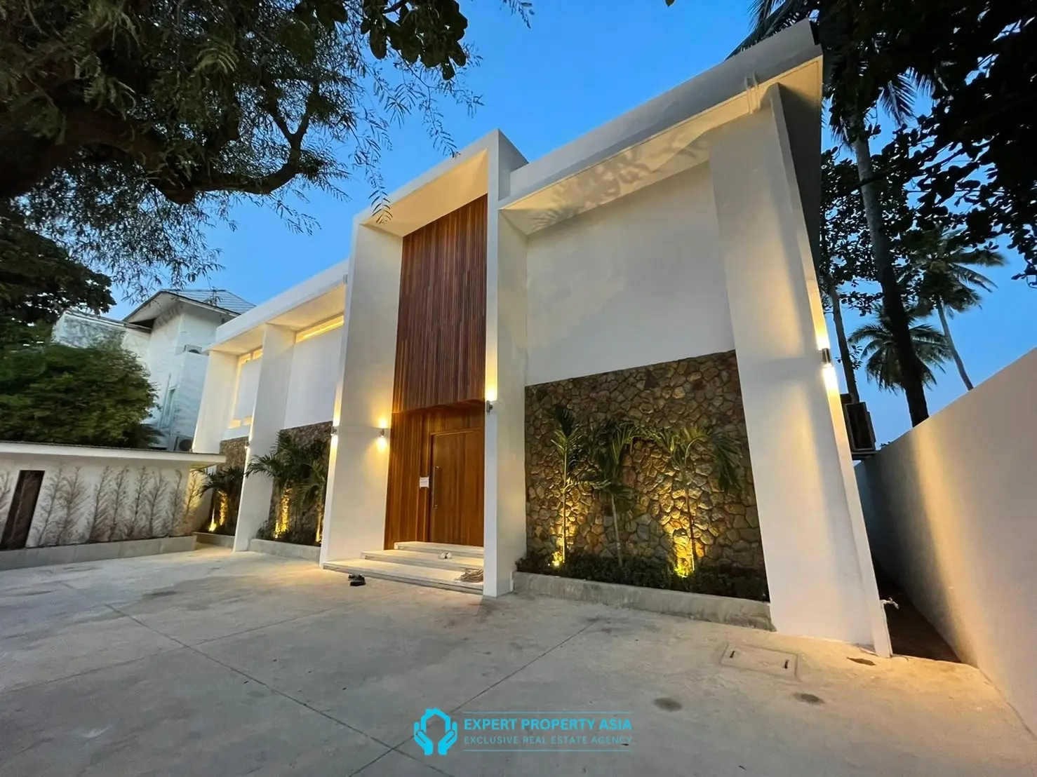 "Architectural Beachfront Masterpiece with Rare T-Shaped Pool – Lamai, Koh Samui"