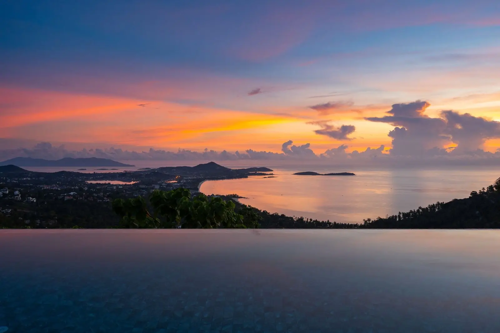 Seaside Serenity: Luxurious 4-Bedroom Villa