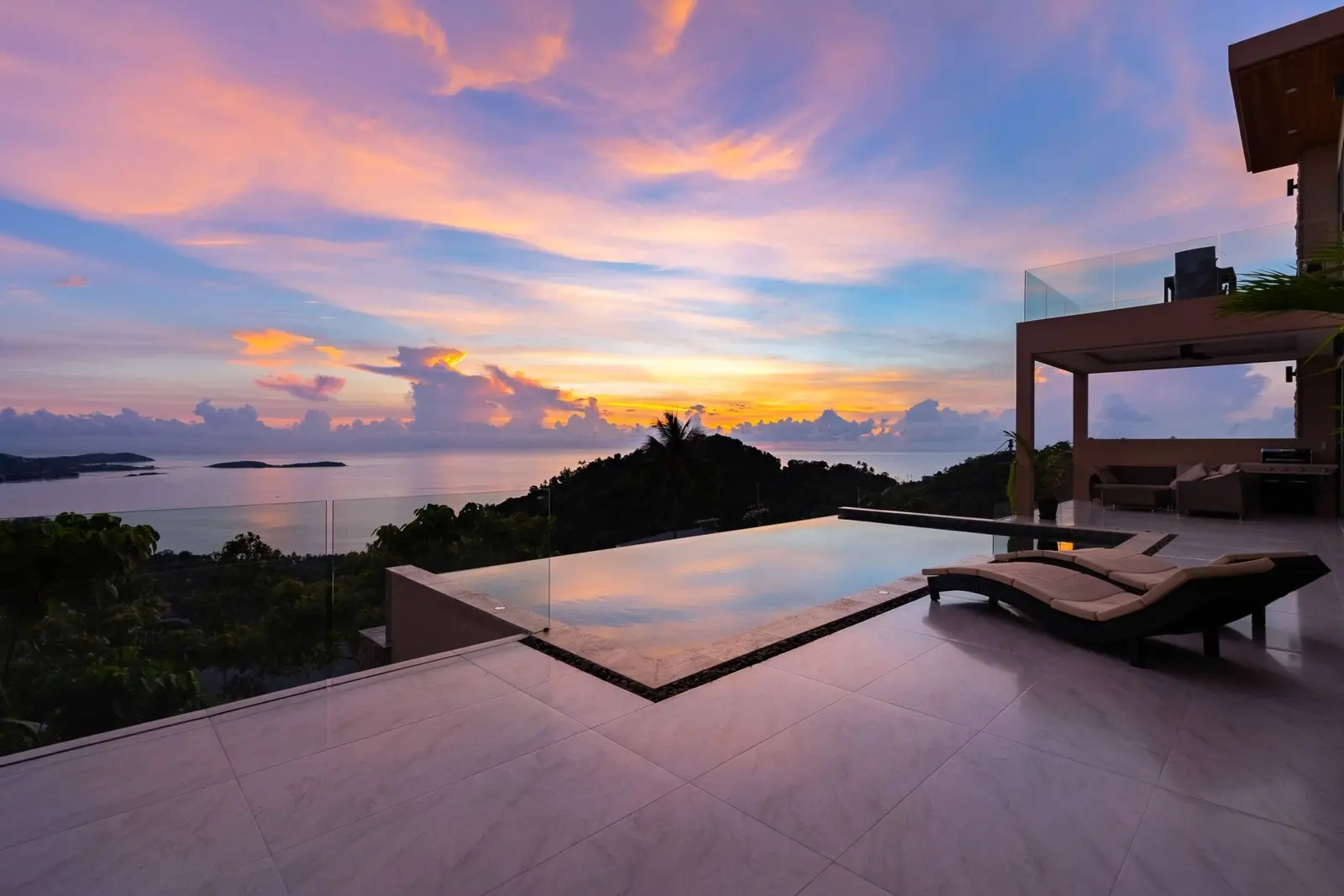 Seaside Serenity: Luxurious 4-Bedroom Villa