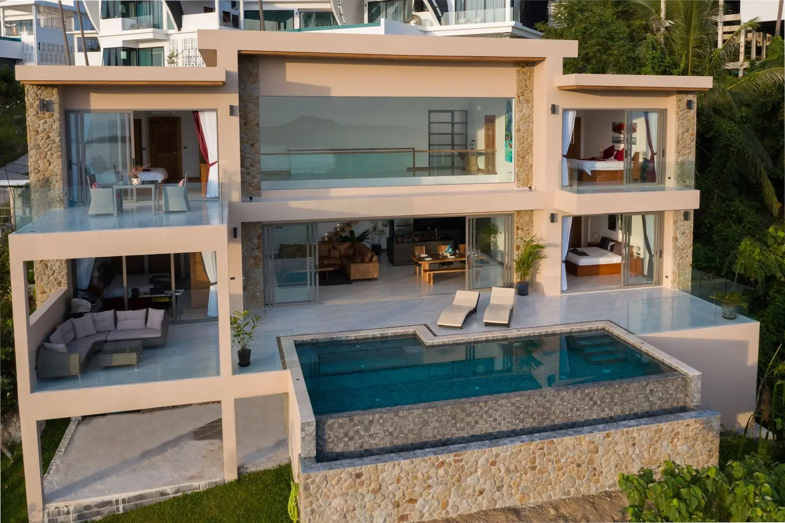 Sérénité en Bord de Mer : Villa Luxueuse de 4 Chambres