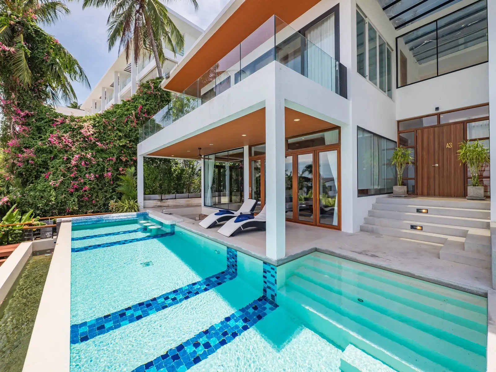 4-Bedroom Luxury Pool Villa with 180-degree ocean view