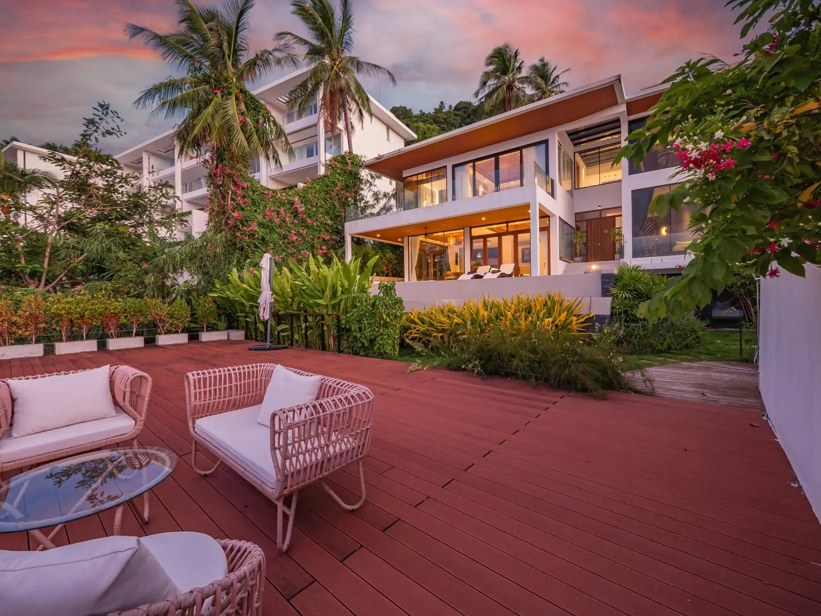 4-Bedroom Luxury Pool Villa with 180-degree ocean view