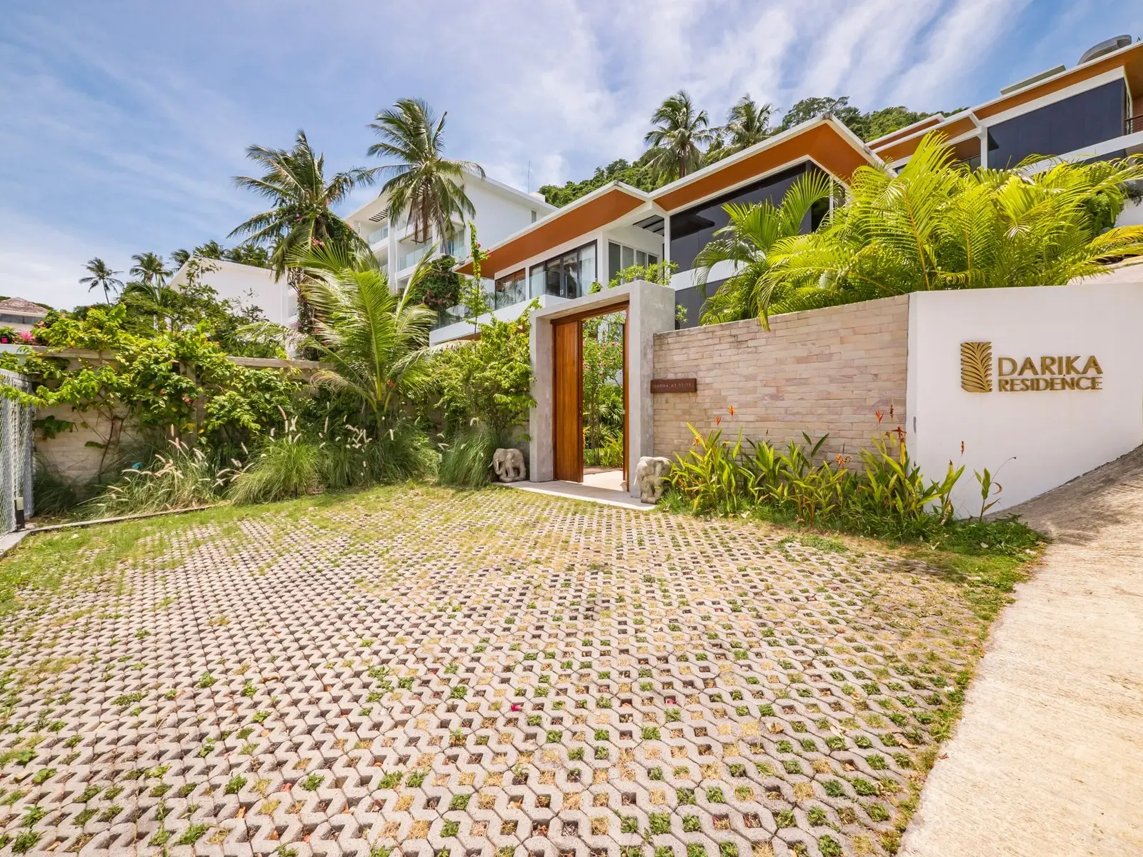 4-Bedroom Luxury Pool Villa with 180-degree ocean view