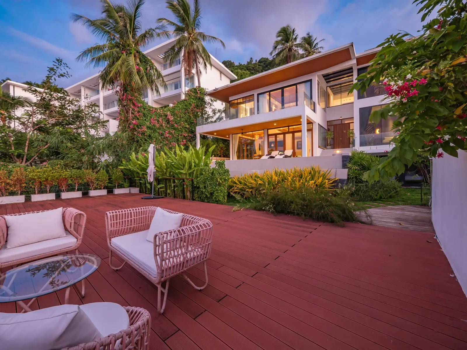 4-Bedroom Luxury Pool Villa with 180-degree ocean view