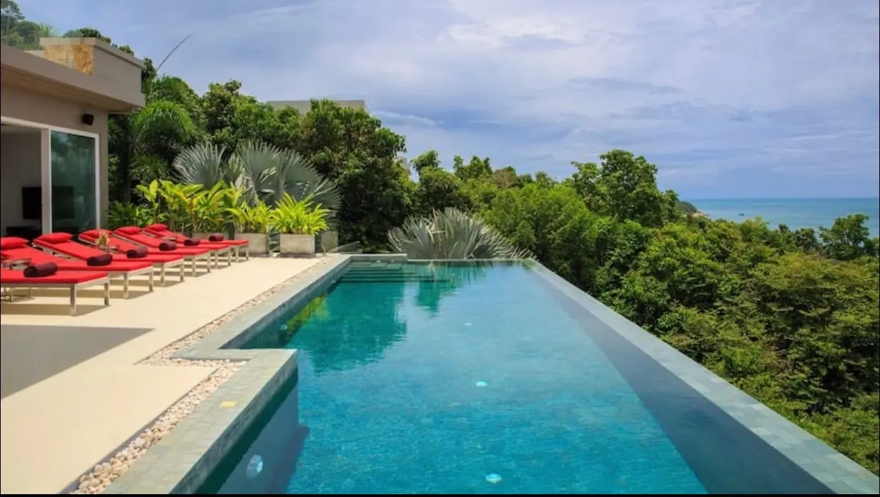 "Seaside Splendor: Luxurious 4-Bedroom Villa with Panoramic Views and Infinity Pool in Chaweng Beach"