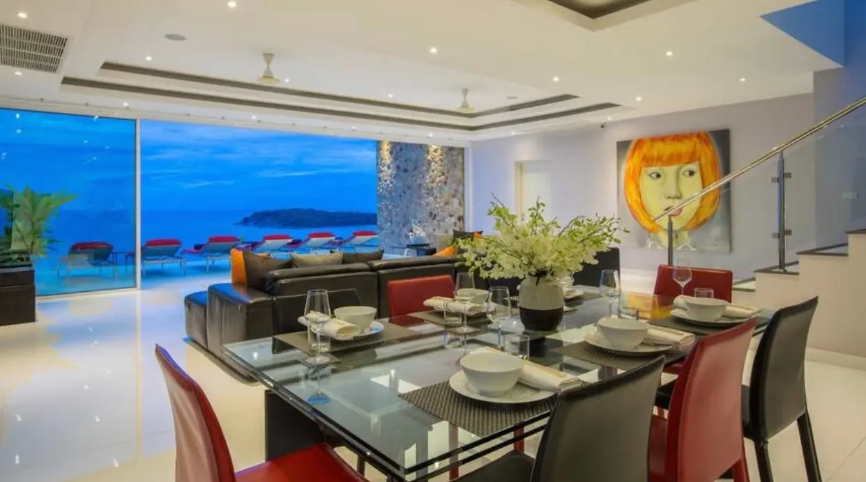 "Seaside Splendor: Luxurious 4-Bedroom Villa with Panoramic Views and Infinity Pool in Chaweng Beach"