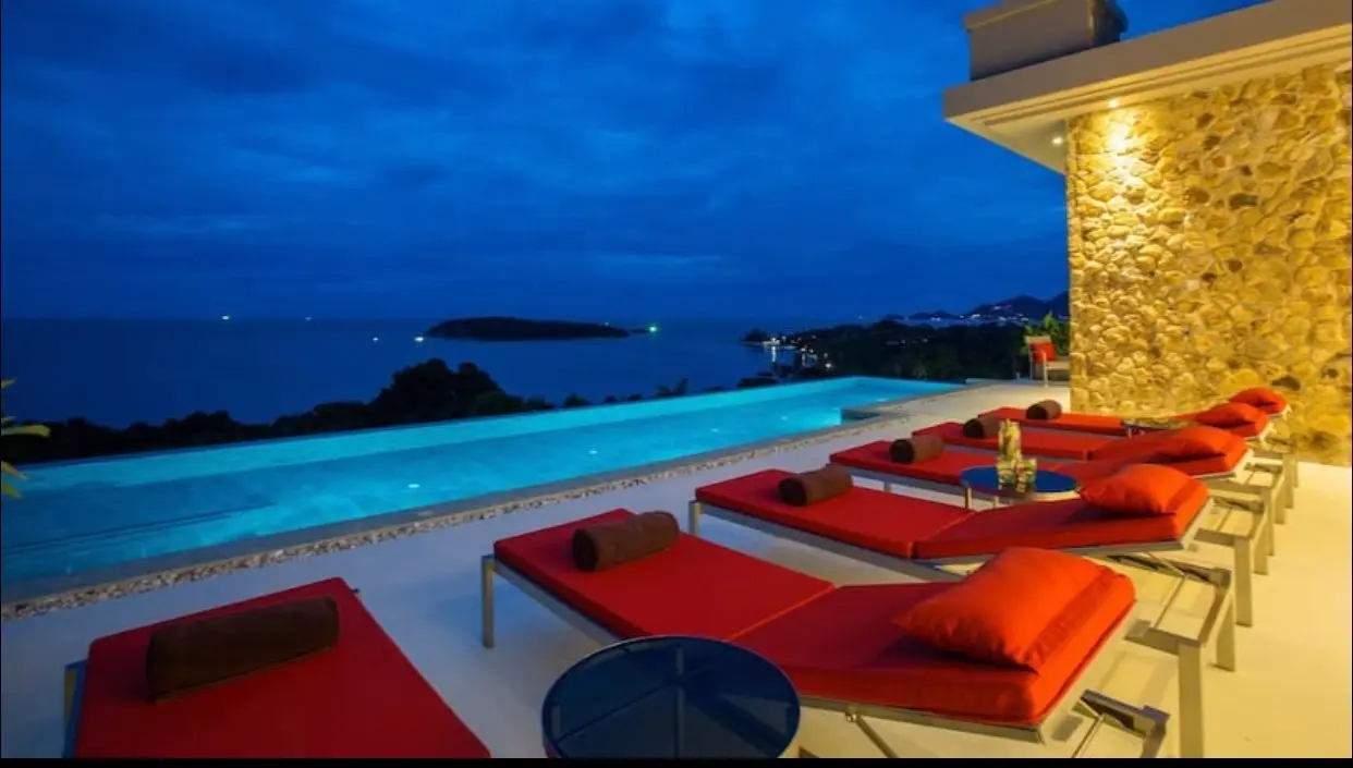 "Seaside Splendor: Luxurious 4-Bedroom Villa with Panoramic Views and Infinity Pool in Chaweng Beach"