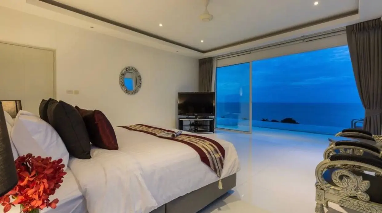 Splendeur en bord de mer : Villa luxueuse de 4 chambres avec vues panoramiques et piscine à débordement à Chaweng Beach