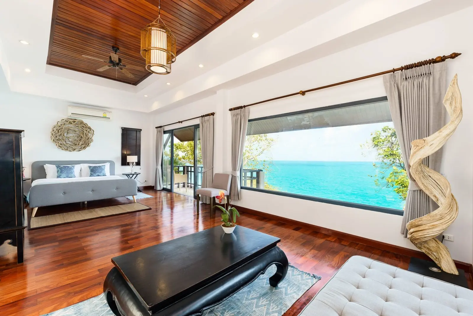 Luxury topical 5 bedroom villa stunning sea view