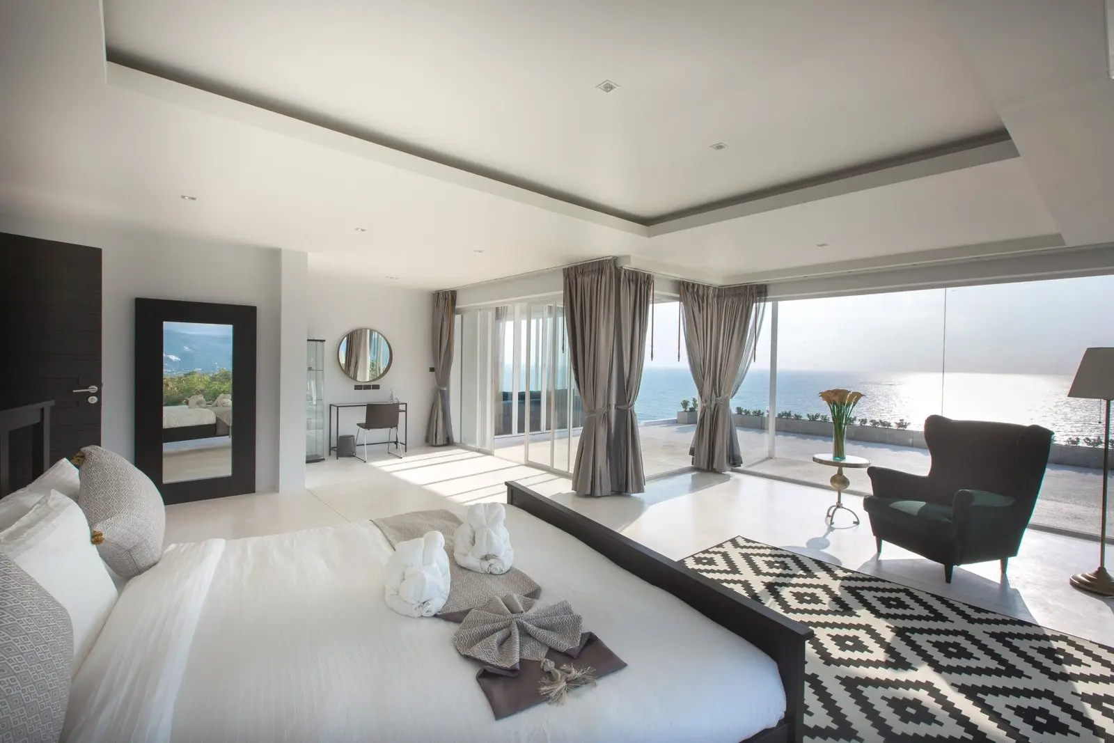 5-Bedroom Panoramic Sea View Villa at Choengmon