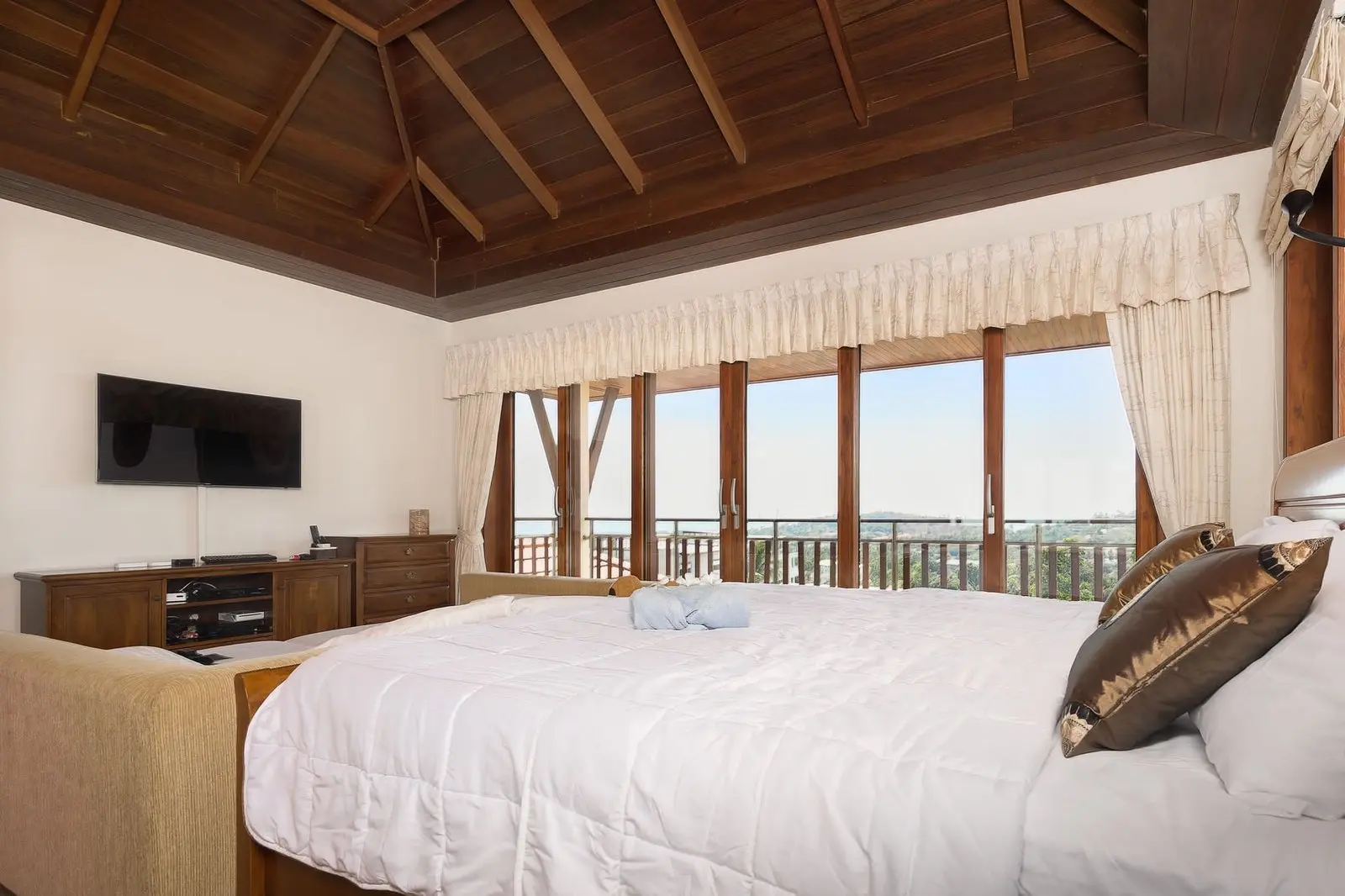 5 Bedroom Thai Style Sea View Villa at Plaileam Samui