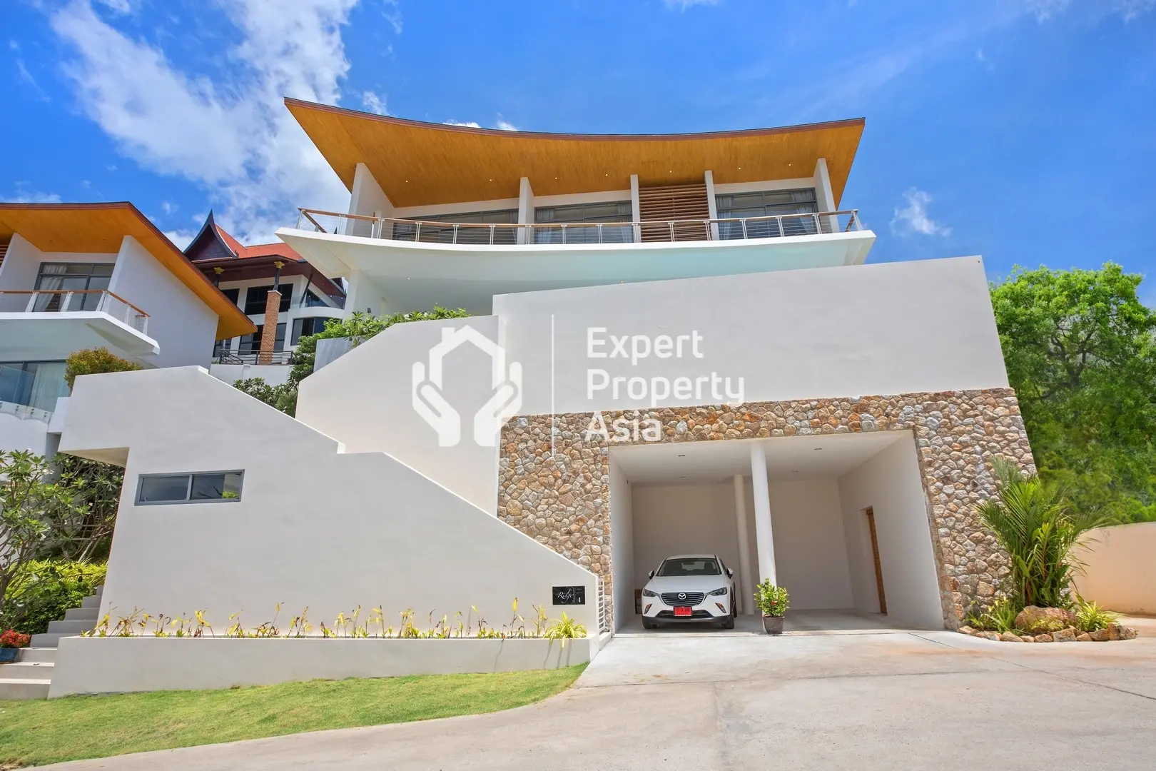 "5-Bedroom Oceanfront Opulence: Luxurious Villa Living in Koh Samui's Plai Leam"