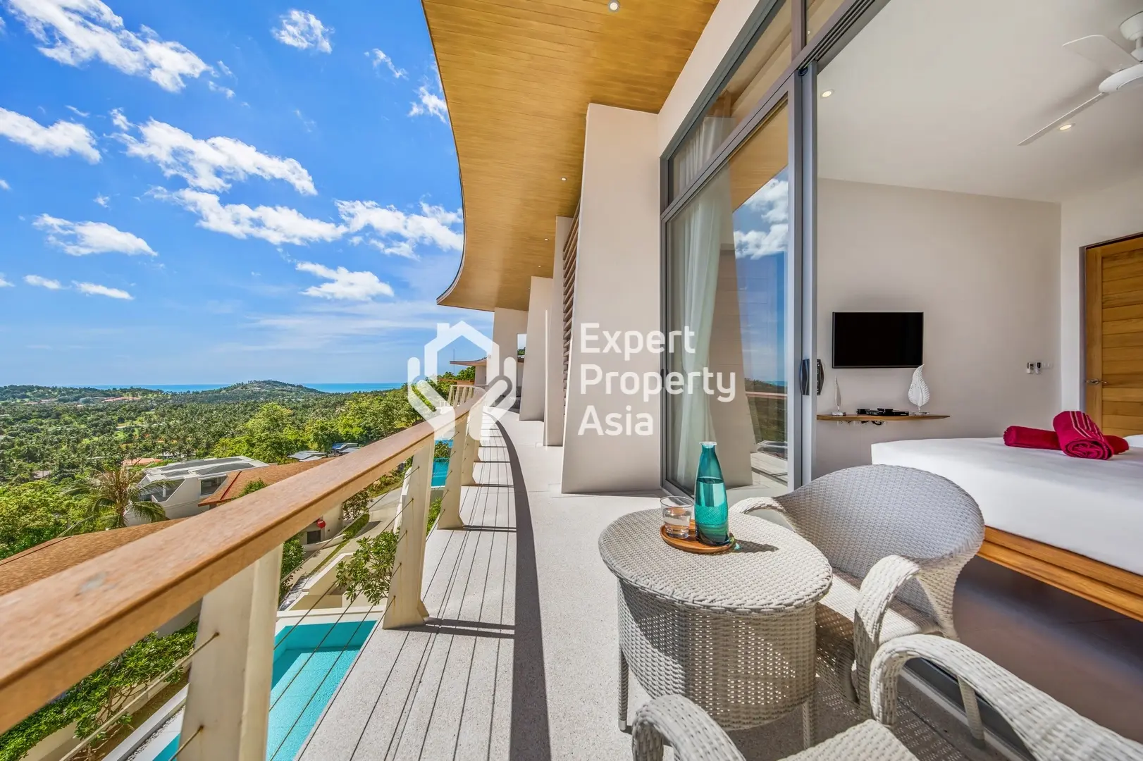 "5-Bedroom Oceanfront Opulence: Luxurious Villa Living in Koh Samui's Plai Leam"