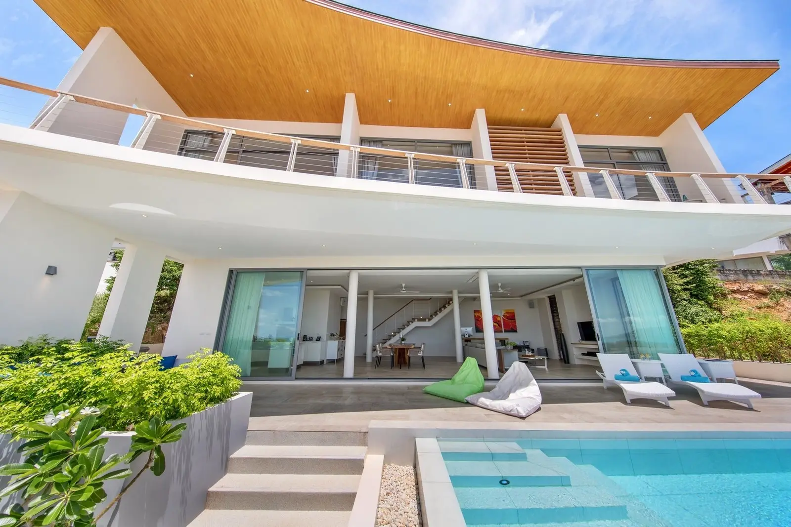 "5-Bedroom Oceanfront Opulence: Luxurious Villa Living in Koh Samui's Plai Leam"