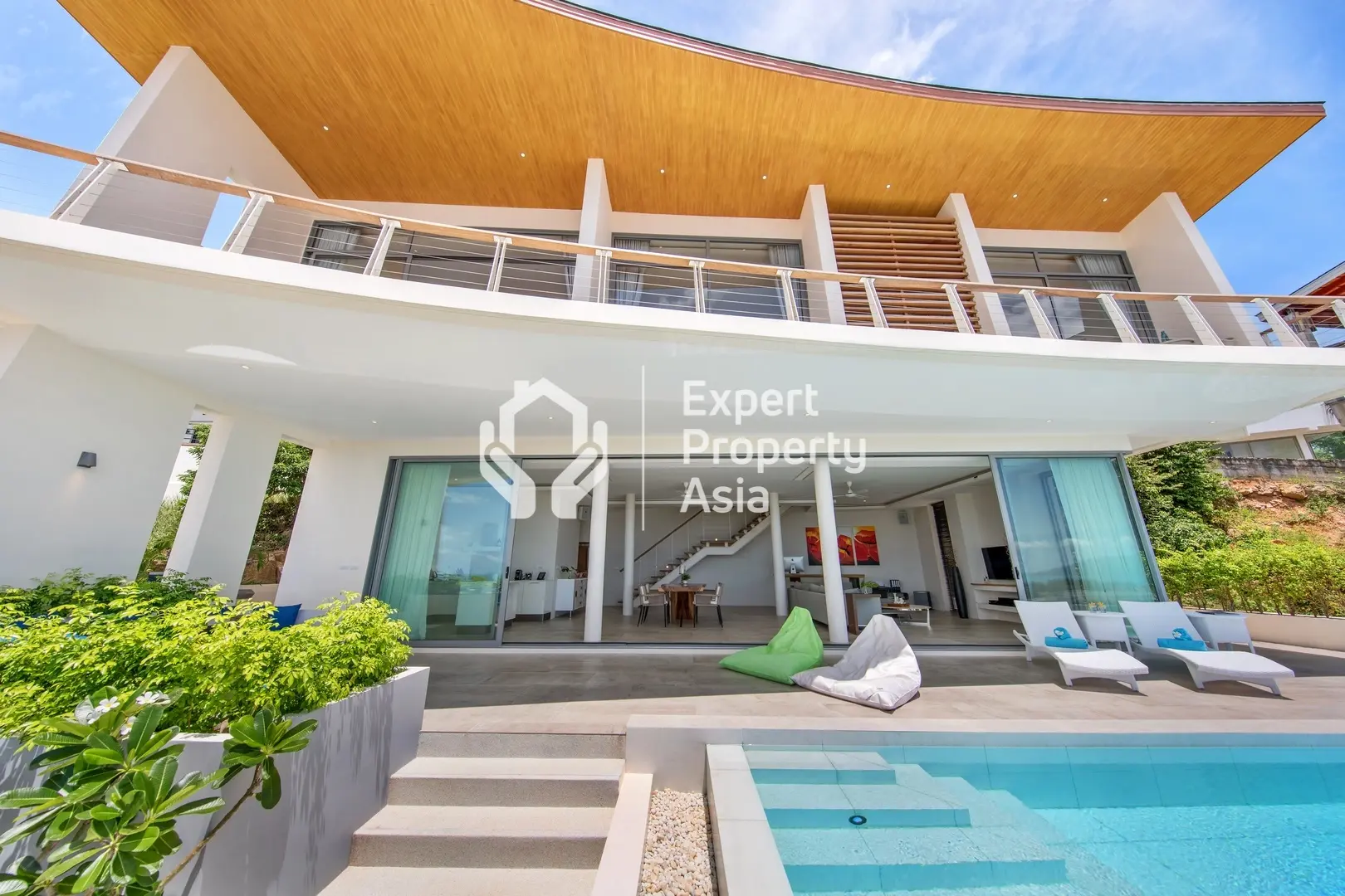 "5-Bedroom Oceanfront Opulence: Luxurious Villa Living in Koh Samui's Plai Leam"