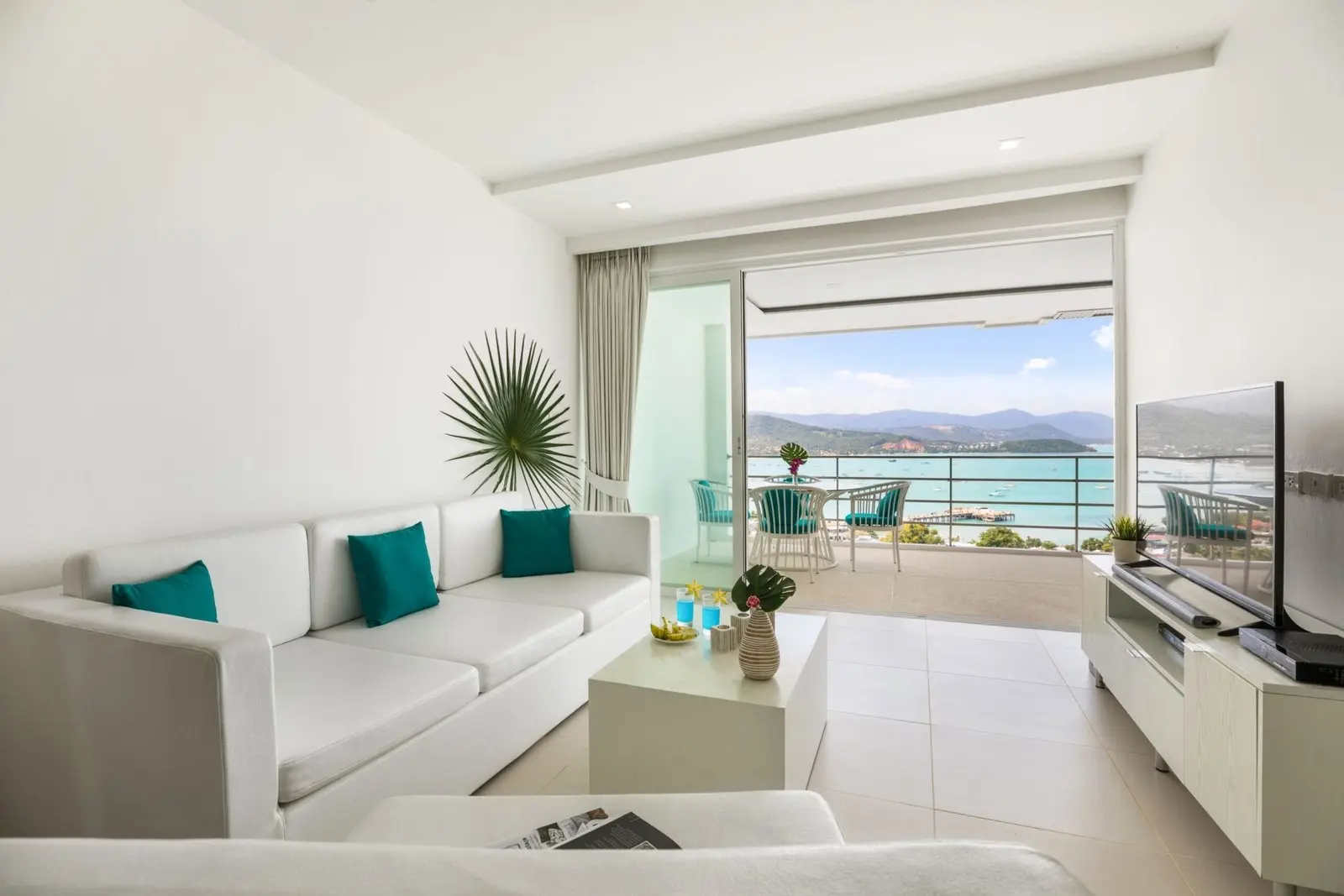 Charming 2 Bed Stunning Sea View Apartment