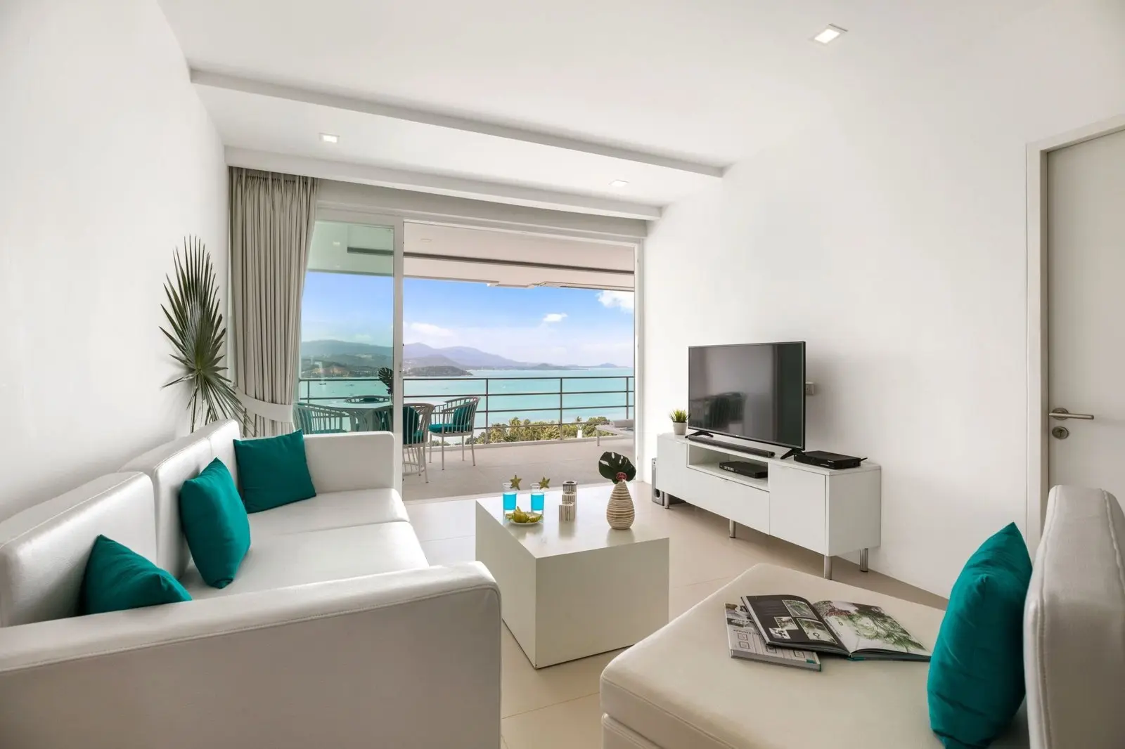 Charming 2 Bed Stunning Sea View Apartment