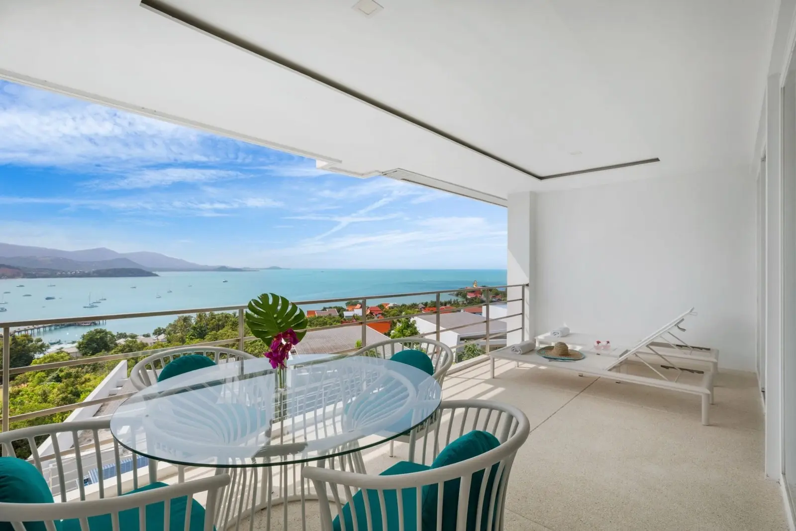 Charming 2 Bed Stunning Sea View Apartment