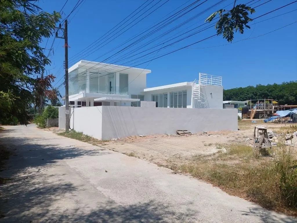 Villa contemporaine de 3 chambres avec piscine hors plan