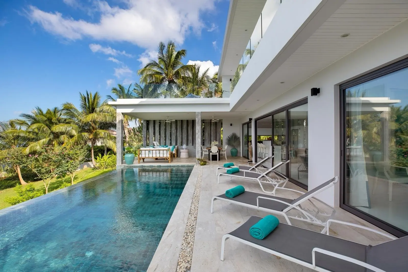 3 Bedroom Luxurious Villa Living with Panoramic Ocean View