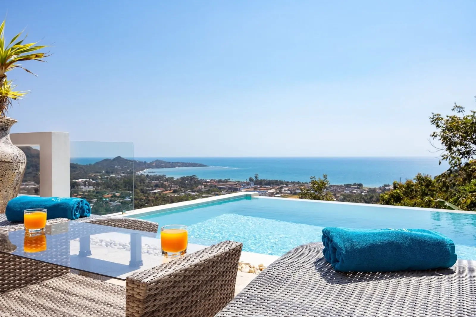 Superbe villa de 4 chambres avec piscine et vue imprenable sur la mer