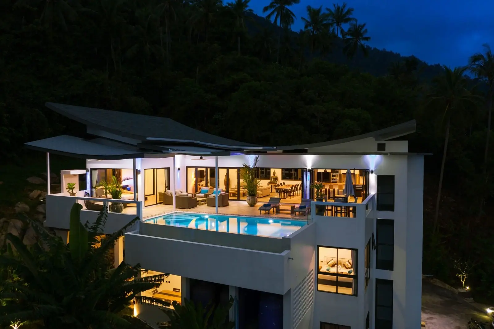 Superbe villa de 4 chambres avec piscine et vue imprenable sur la mer