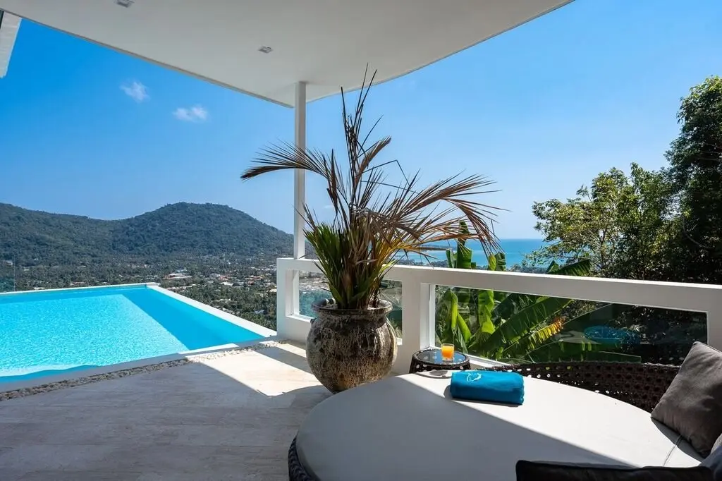 Superbe villa de 4 chambres avec piscine et vue imprenable sur la mer