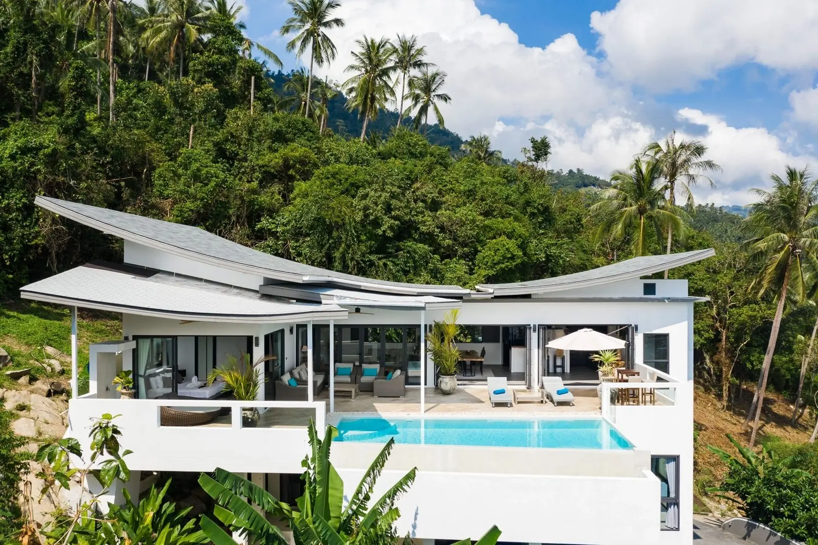 Superbe villa de 4 chambres avec piscine et vue imprenable sur la mer