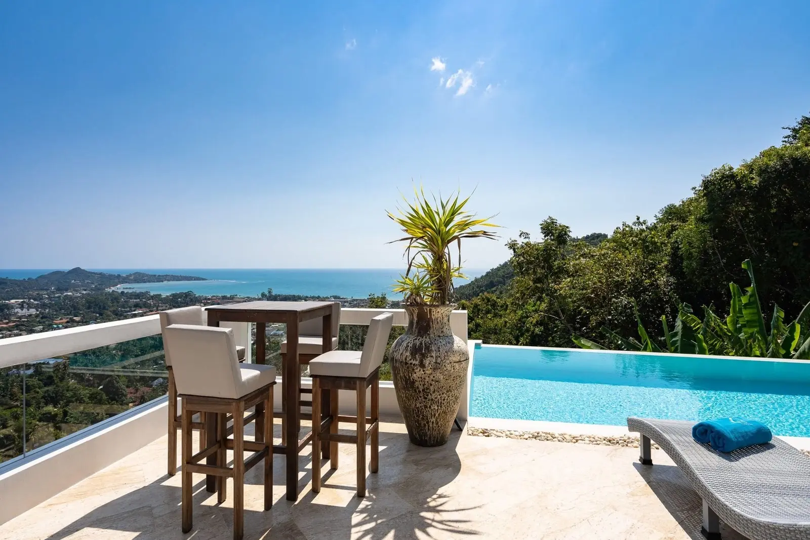 Superbe villa de 4 chambres avec piscine et vue imprenable sur la mer