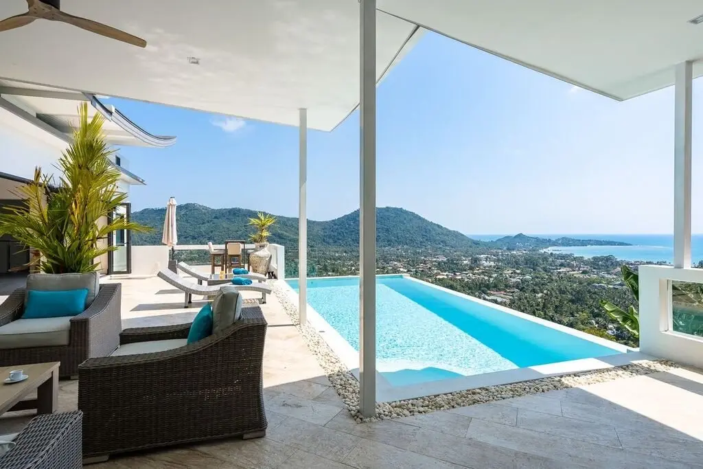 Superbe villa de 4 chambres avec piscine et vue imprenable sur la mer