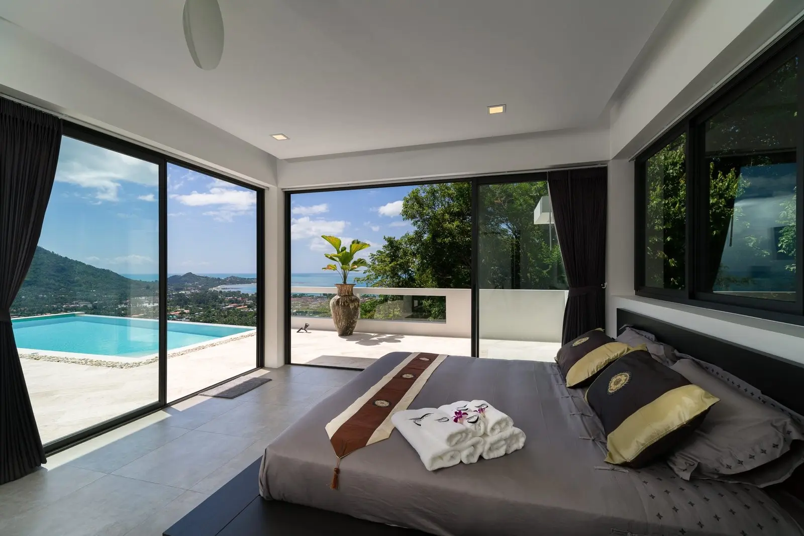 Superbe villa de 4 chambres avec piscine et vue imprenable sur la mer