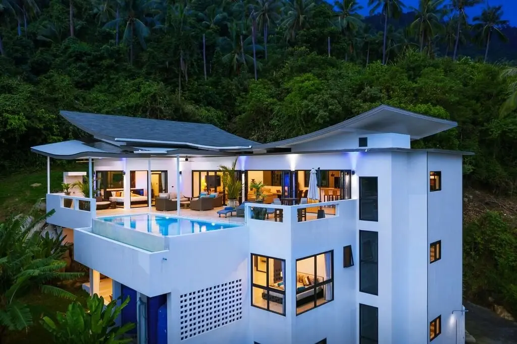 Superbe villa de 4 chambres avec piscine et vue imprenable sur la mer