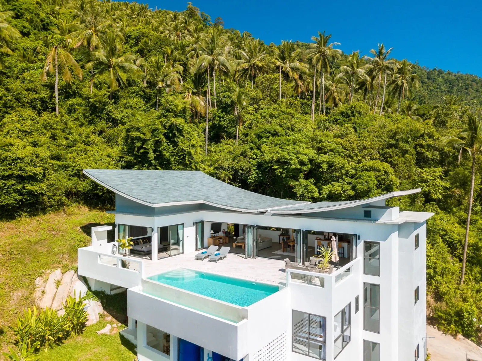 Superbe villa de 4 chambres avec piscine et vue imprenable sur la mer