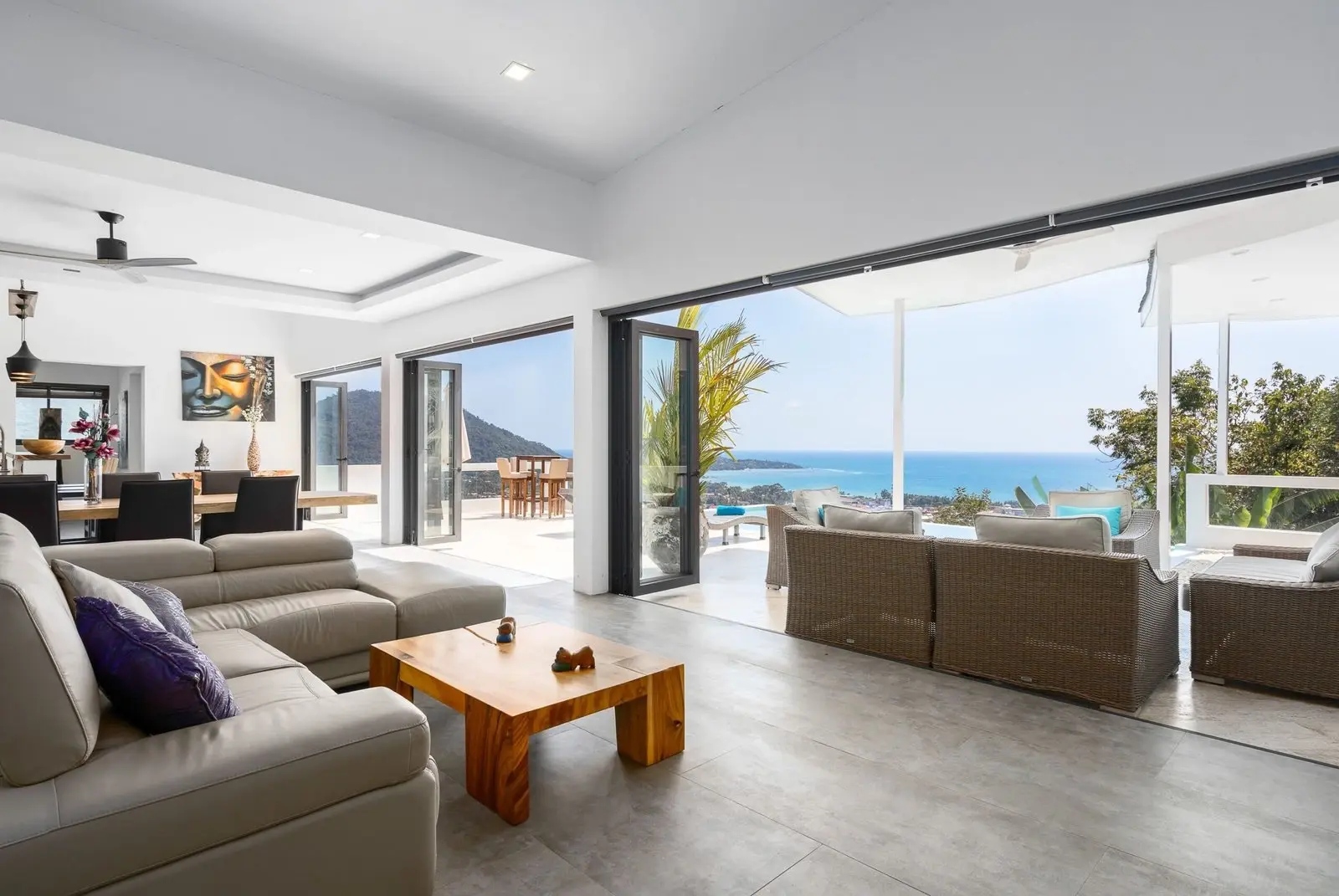 Superbe villa de 4 chambres avec piscine et vue imprenable sur la mer