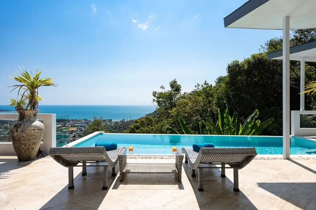 Superbe villa de 4 chambres avec piscine et vue imprenable sur la mer