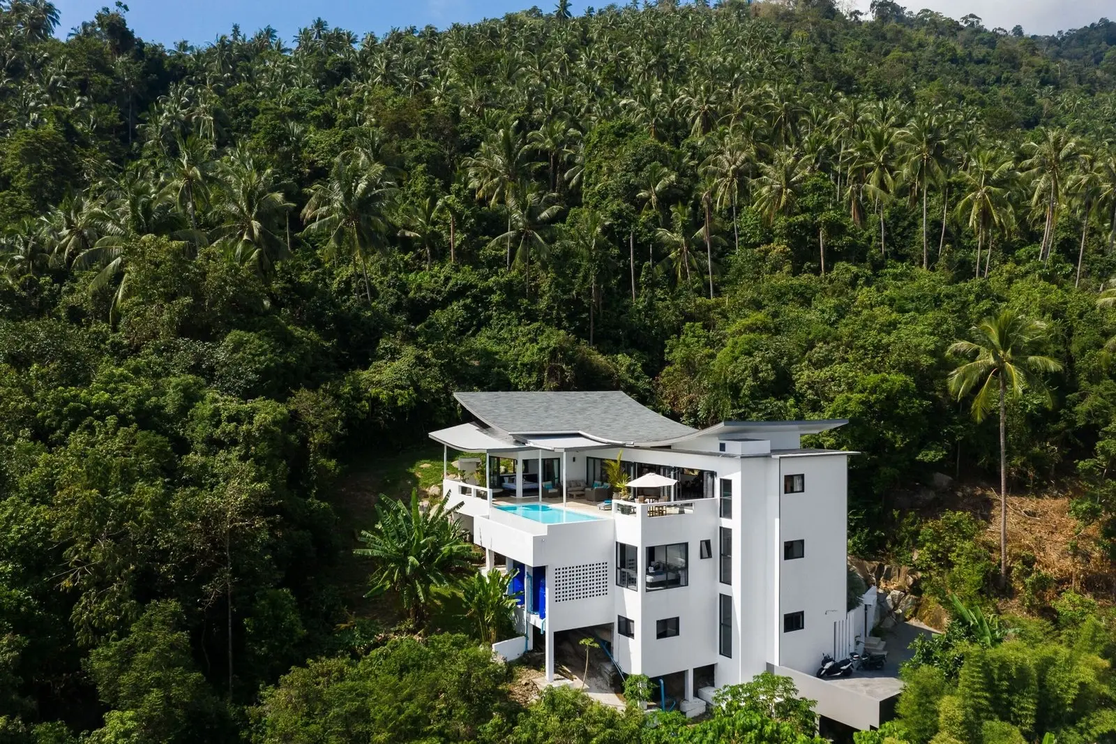 Superbe villa de 4 chambres avec piscine et vue imprenable sur la mer