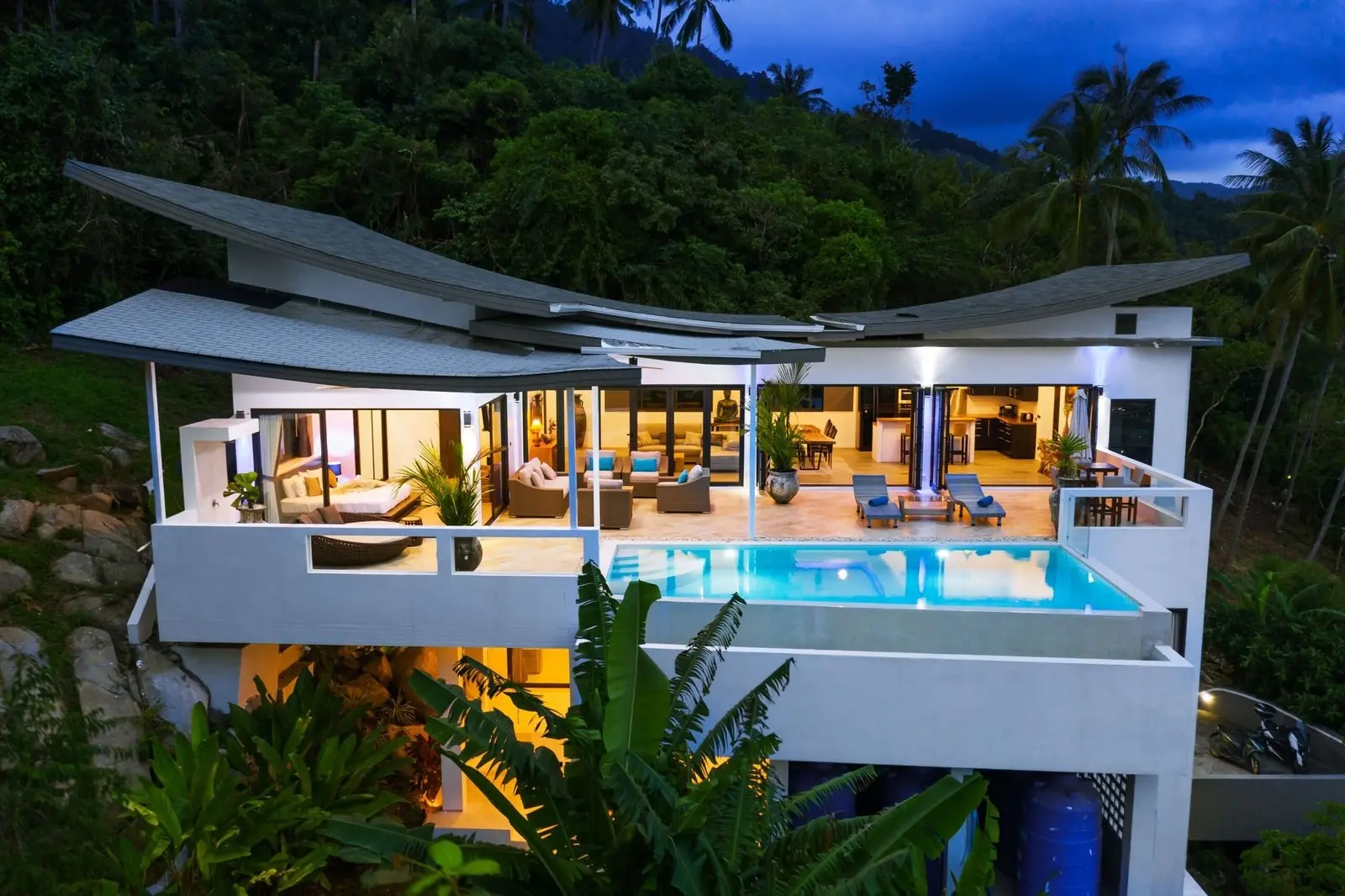 Superbe villa de 4 chambres avec piscine et vue imprenable sur la mer