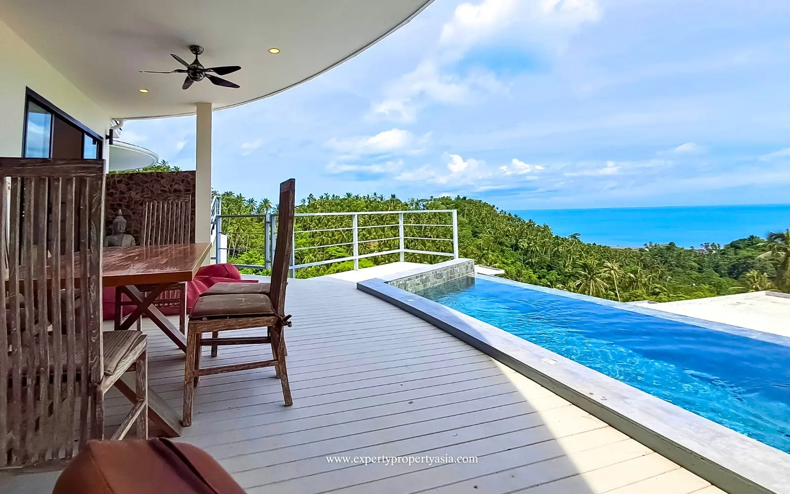 Bonheur Balinais : Villa de 2 Chambres avec Vue Imprenable à Lamai