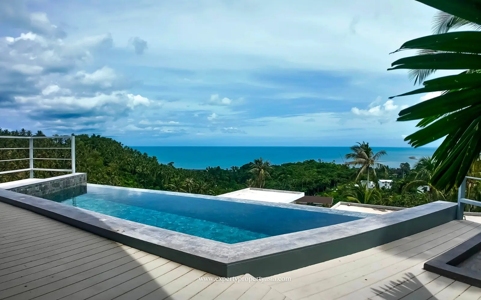 Bonheur Balinais : Villa de 2 Chambres avec Vue Imprenable à Lamai