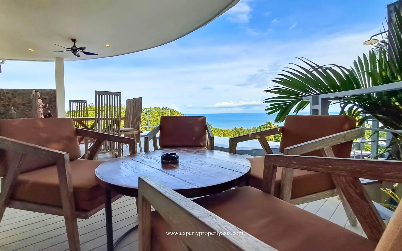 Bonheur Balinais : Villa de 2 Chambres avec Vue Imprenable à Lamai