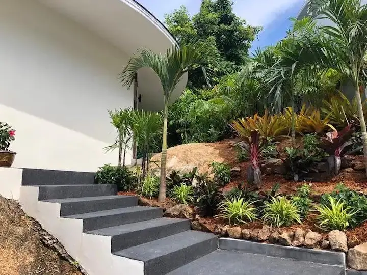 Bonheur Balinais : Villa de 2 Chambres avec Vue Imprenable à Lamai