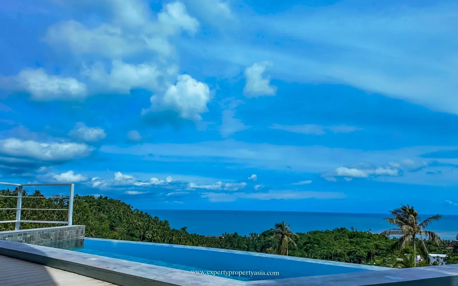 Bonheur Balinais : Villa de 2 Chambres avec Vue Imprenable à Lamai